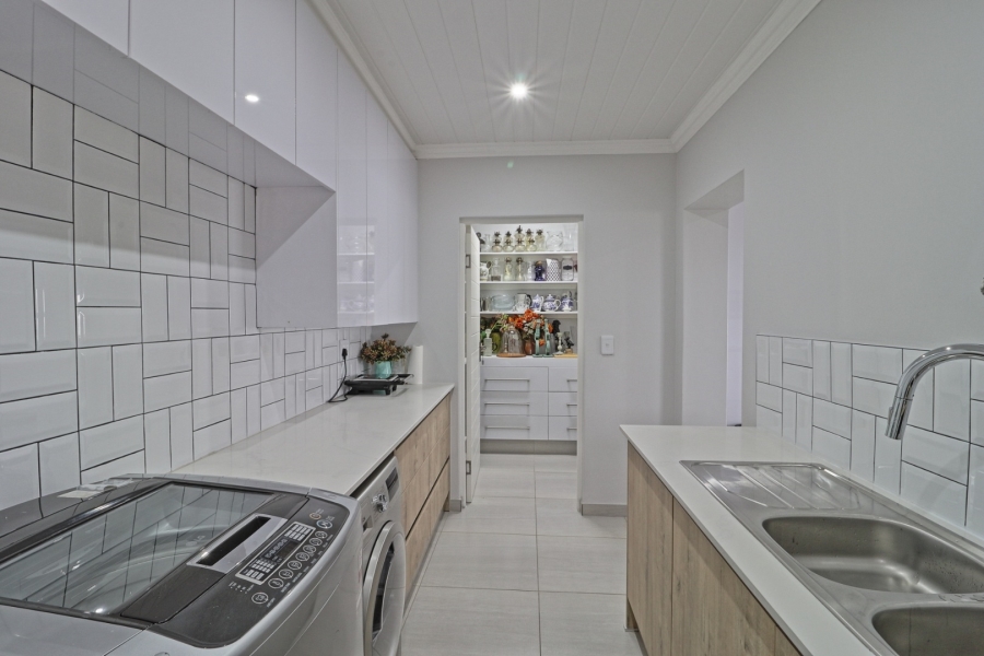4 Bedroom Property for Sale in Monte Christo Western Cape